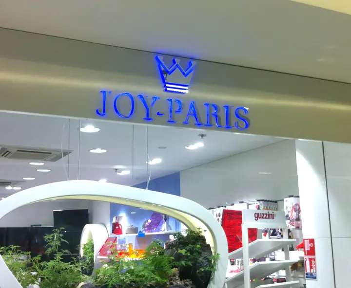 Joy Paris : enseigne lumineuse