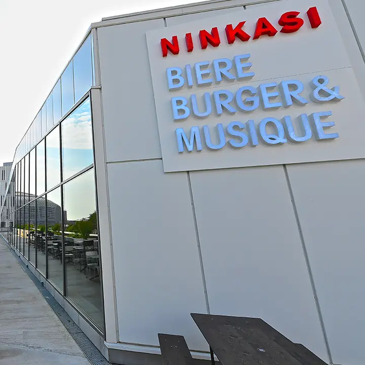 Ninkasi : lettres découpées lumineuses
